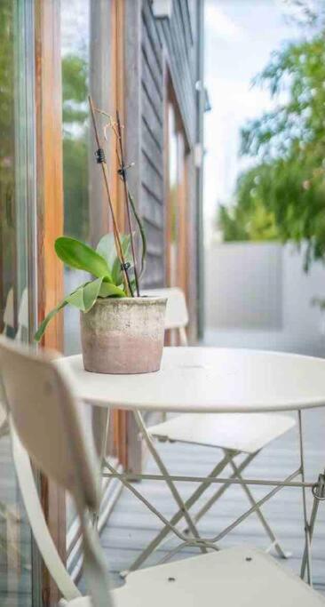 Beautiful Garden Apartment With Private Patio And Garden View Dublin Buitenkant foto